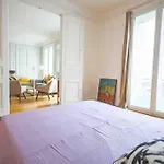 Suite Avenue des Champs-Élysées : Luxe Parisien
