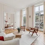 Suite Avenue des Champs-Élysées : Luxe Parisien