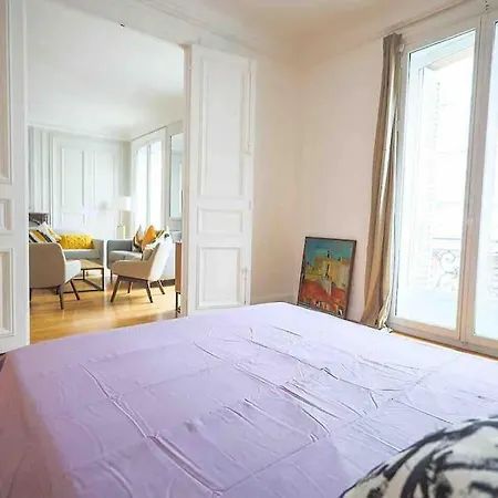 Appartamento Avenue Des Champs-élysées : Luxe Parisien Parigi