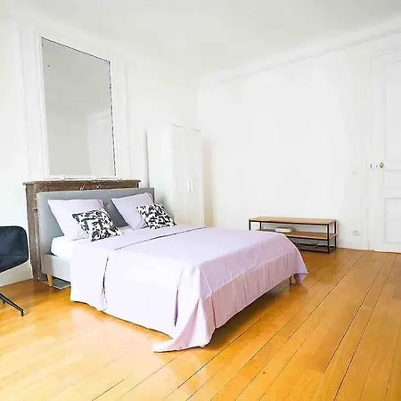Avenue Des Champs-élysées : Luxe Parisien Appartamento