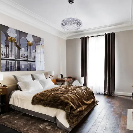 Appartamento Avenue Des Champs-élysées : Luxe Parisien Parigi